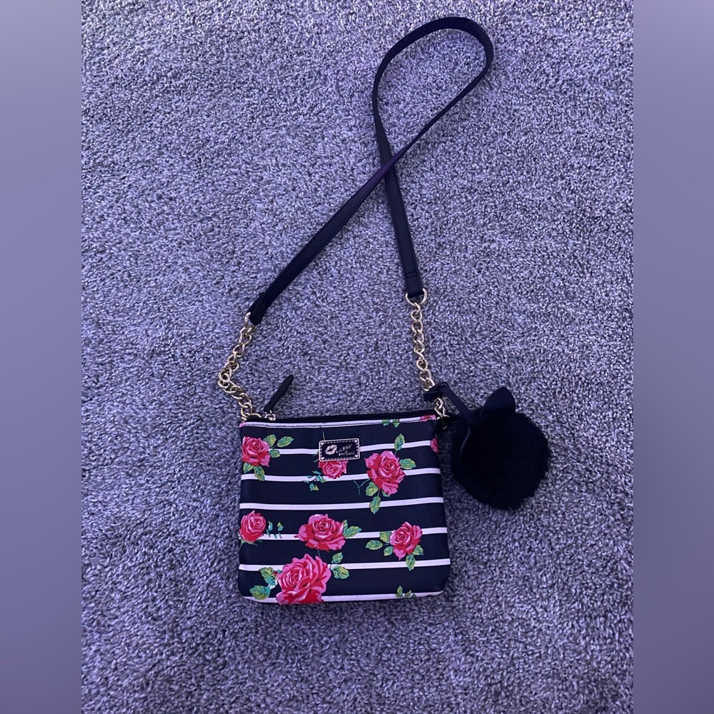 Striped Rose Crossbody. 🌹